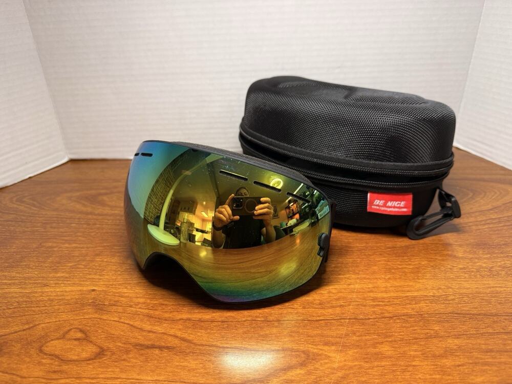 BE NICE Snow Ski Goggles Mirrored Gold Rainbow Lens Black Yellow Strap w/ Case